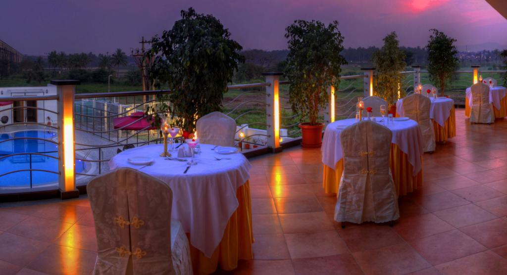 The Atrium Boutique Hotel Mysore Exteriör bild