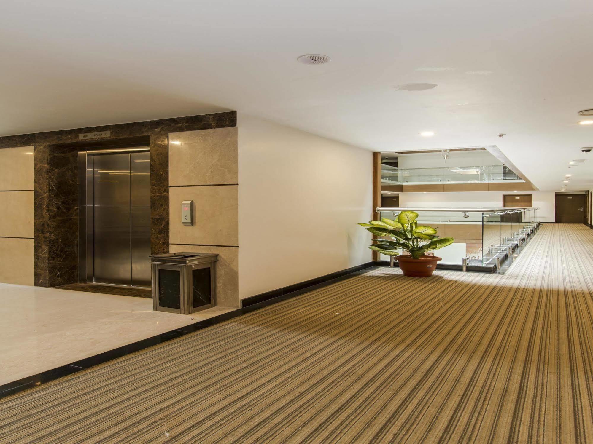 The Atrium Boutique Hotel Mysore Exteriör bild